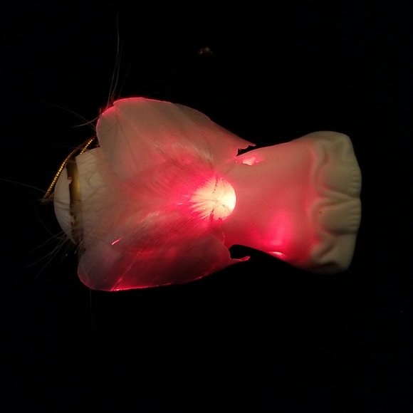 Kneeling Porcelain Angel - Picture 6 of 9